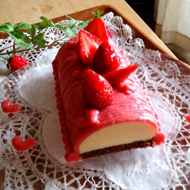 苺グラサージュのプリンケーキ。