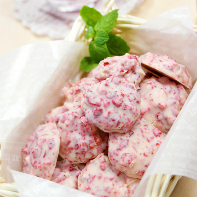 バレンタイン♡ホワイトチョコストロベリークランチ