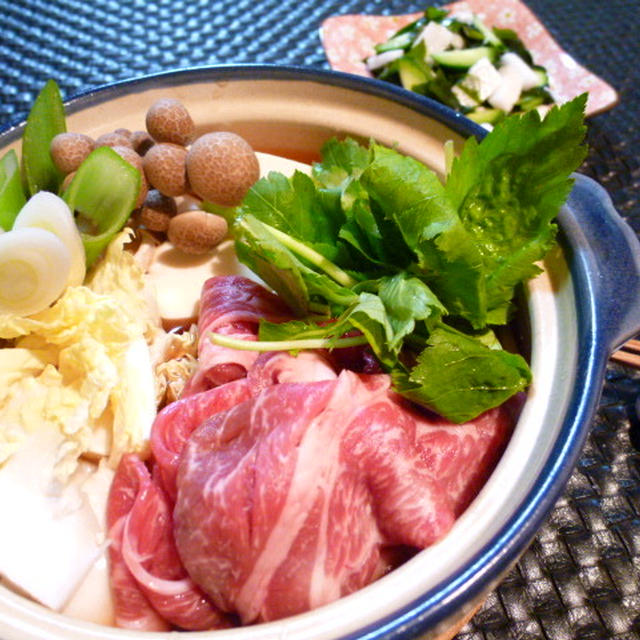 牛鍋・肉団子鍋・豚鍋・白菜と豚肉鍋で夕ご飯