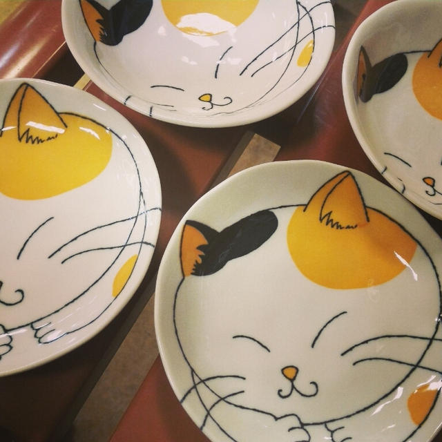 《 #100均 #ダイソー #猫皿 》ちょいダサでも超お気に入り&大活躍♬