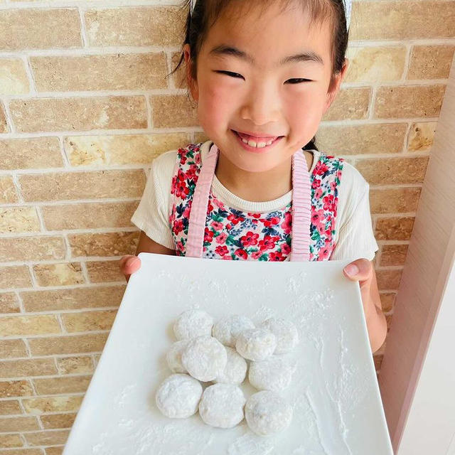 インスタライブで一緒に作りました！「フライパンで楽しく♡スノーボールクッキー作り」