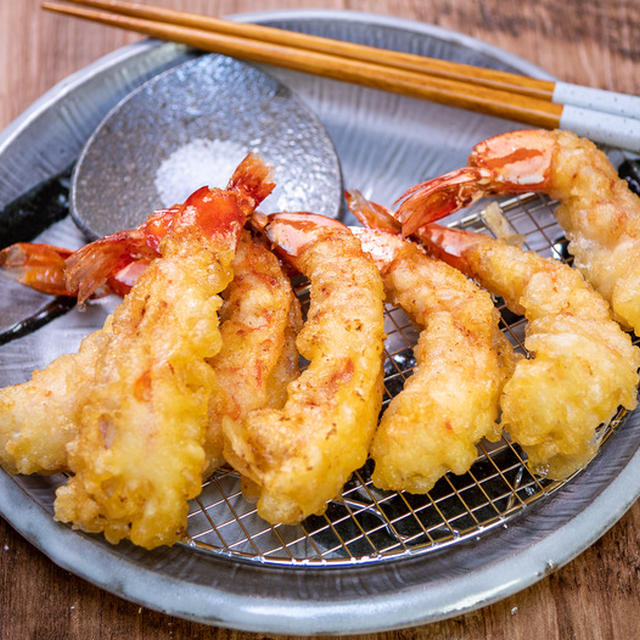 下準備をしっかりとサクッと食べる「海老の天ぷら」&「いつものカレー屋さんの豚肉を並べるのが職人技でした」