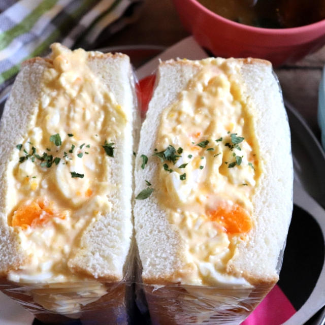 【レシピ有り】日曜の朝ご飯は大満足♪クリチ入りたっぷり玉子サンド