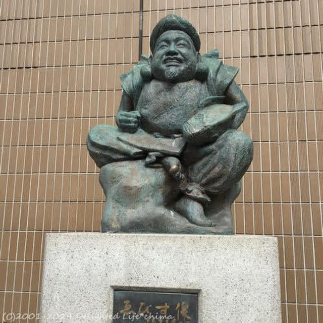 恵比寿のえびす像とメディリフト