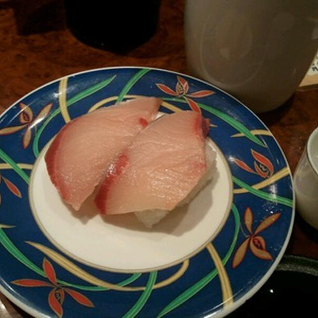 大起水産の回り寿司へ
