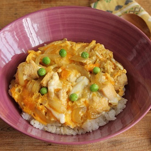 鶏むね肉で簡単・節約！カレー味のとろっと親子丼
