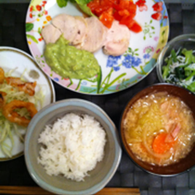 しっとり鶏ハムのアボカドとトマトソース