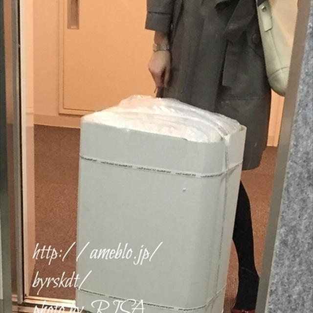 スーツケースとパスポート