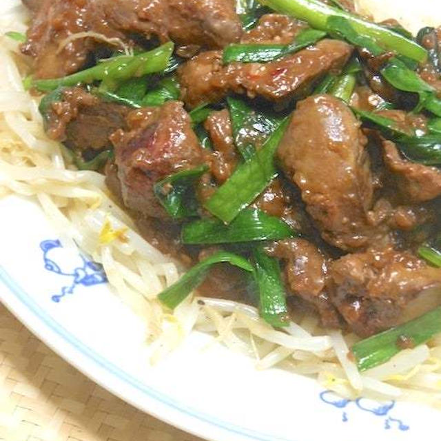 疲労回復にレバー！ご飯がススム〜おつまみおかず〜レバニラ炒めともやしナムル。