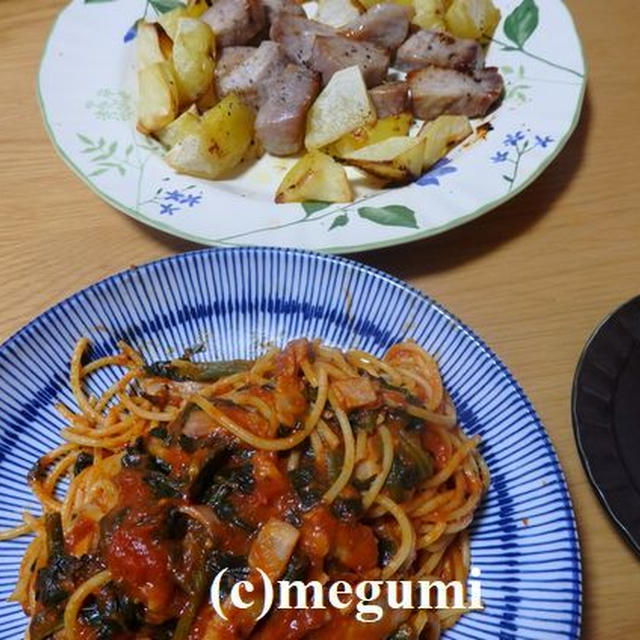 ベーコンとほうれん草のトマトパスタの夕食