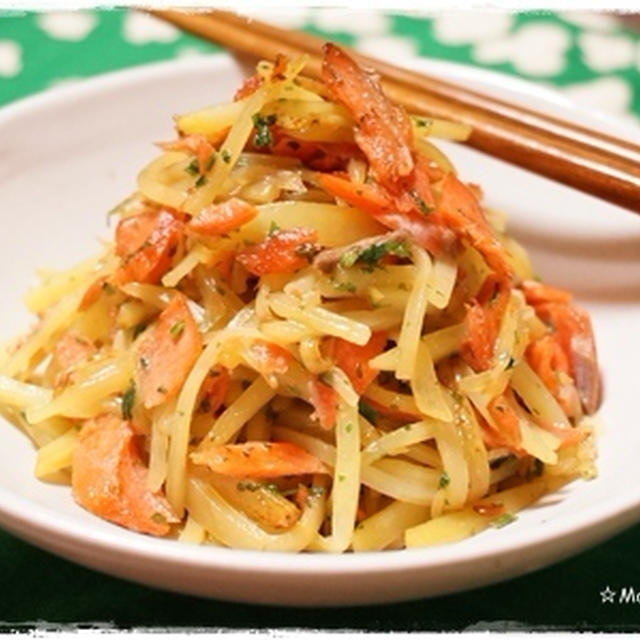 焼き鮭とジャガイモのバター醤油炒め