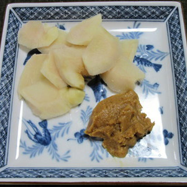新生姜に味噌を付けて