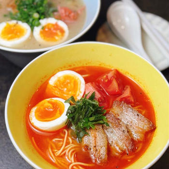 夫婦でラーメンランチ♪罪悪感ゼロ！ベジとんこつ＆トマトスープの低糖質×高食物繊維ラーメン！