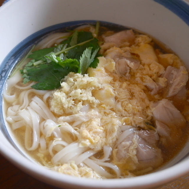 あごだしつゆで、ちゃちゃっと親子うどん