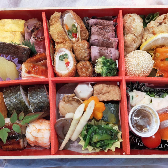 豪華なお弁当をもらってきてくれました＼(^o^)／