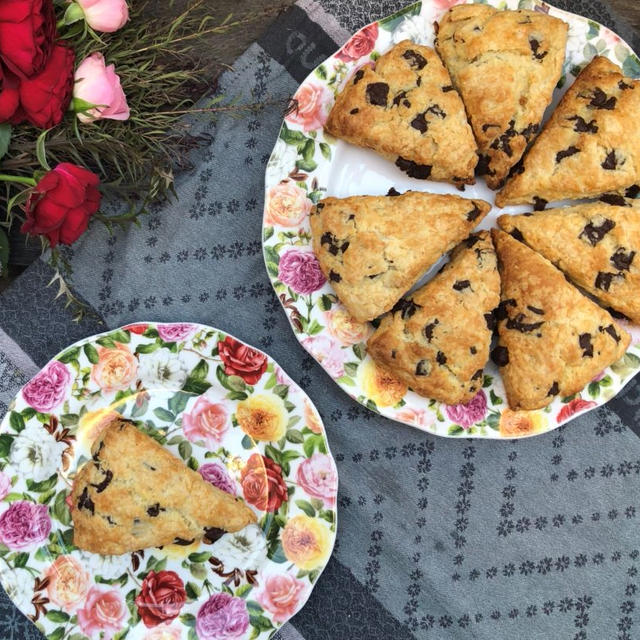 Chocolate Chunk Scones チョコレートチャンクスコーン