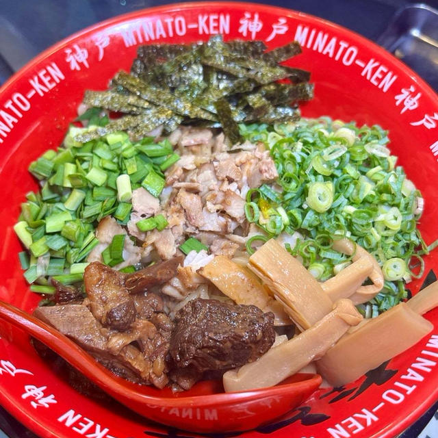 ぼっかけ油そばと豚骨ラーメンが旨！　神戸三宮　みなと軒　