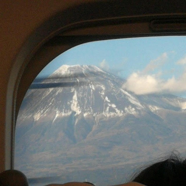 今日の富士山は新幹線の中から / 新幹線のアイスはめちゃ固い