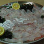 鯛のお造り、塩焼き、お吸い物、魚尽くしな食卓