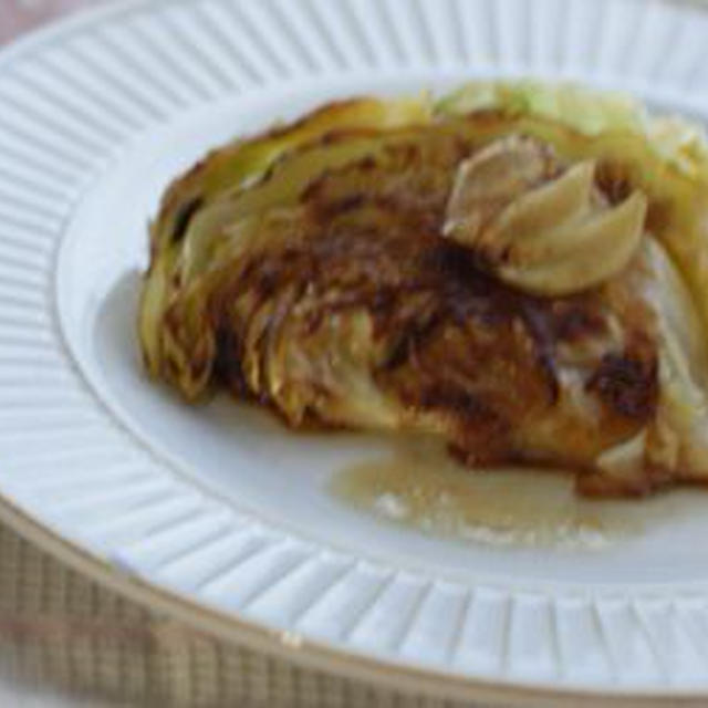 キャベツのにんにくオイル蒸し焼き