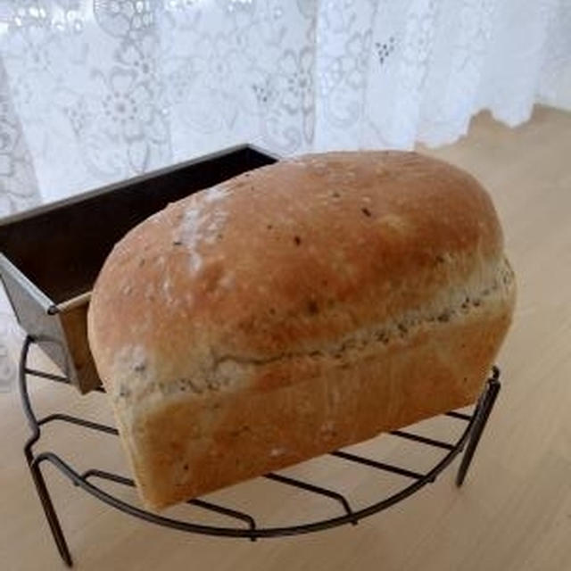 醤油麹黒ごまミニ食パン🎵