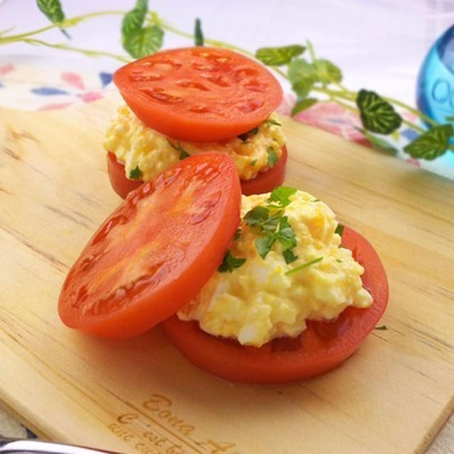 オシャレなサラダ仕立て♪トマト玉子サンド