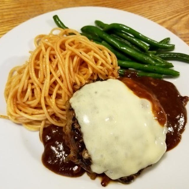 洋食屋のハンバーグの作り方と「お気に入りのおつまみ」とびこがウマイのだ