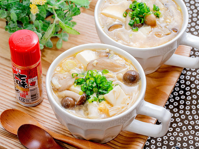 生姜でポカポカ♡ふんわり卵と豆腐きのこのとろみスープ