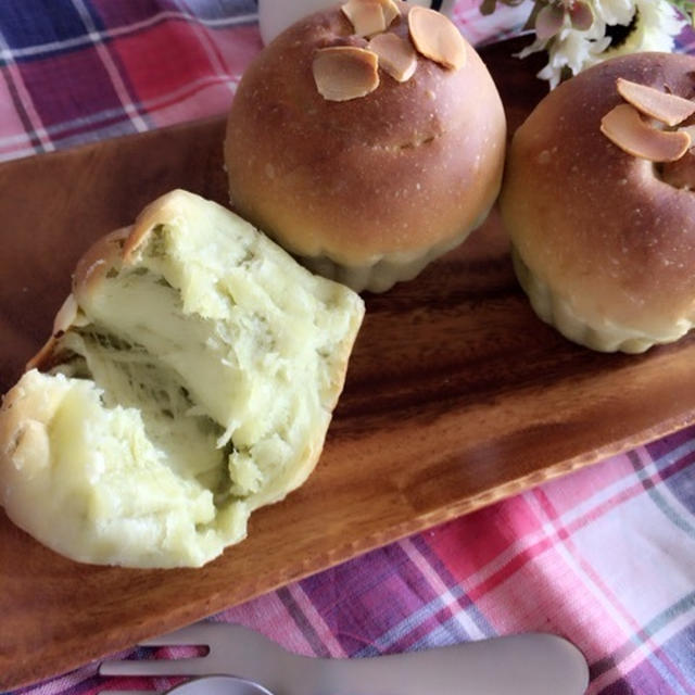 抹茶とホワイトチョコのカップパン。と我が家の癒しが。