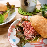 和えてはさむだけ！シュレッドビーフde絶品バーガー