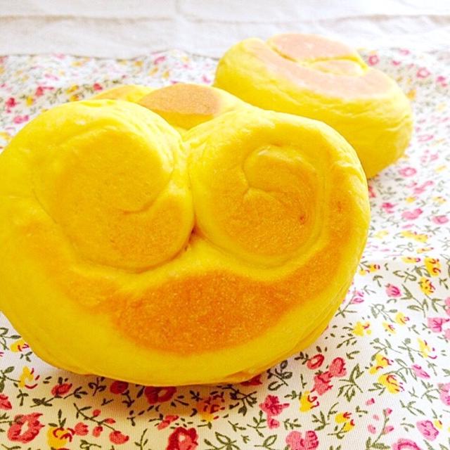 【フライパンと牛乳パック型で作れる】かぼちゃを練りこんでかわいい！かぼちゃくるくるぱん作り