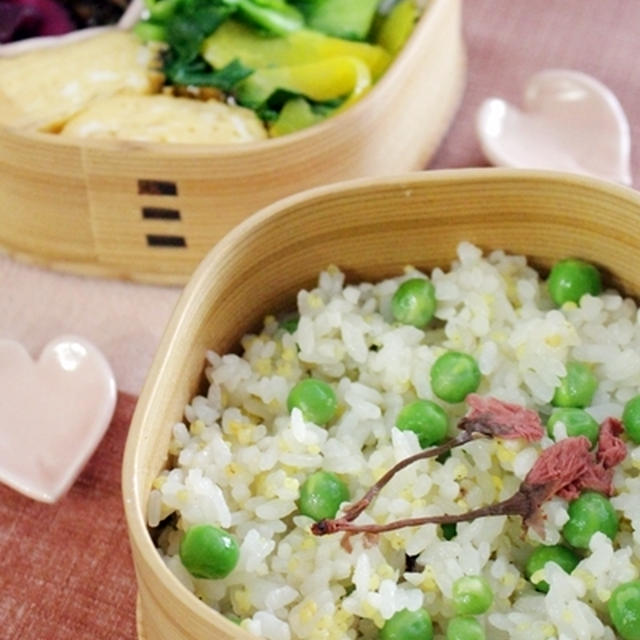もちきび入り豆ご飯と築地仲卸御厨さんのチンゲン菜花のお弁当。