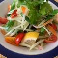 今日のランチはソムタム～！沖縄野菜ふんだんの青パパイヤのサラダ～！激ウマでした～！また作る～♡