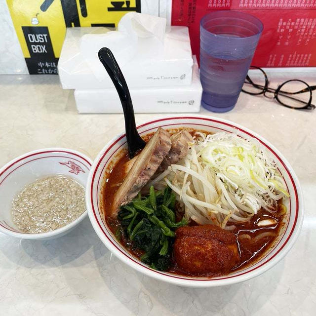 北極ラーメンを啜る 〜背脂・ほうれん草・ネギ・北極味玉・チャーシュー2枚〜