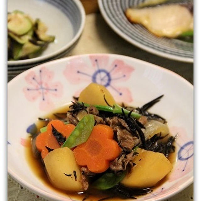 ひじき肉じゃがの晩ごはん