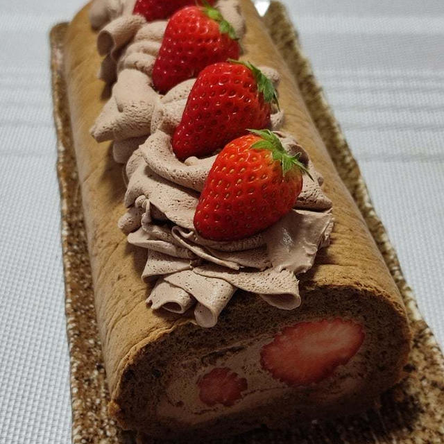 チョコロールケーキ