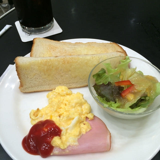 祝日の朝食、昼食