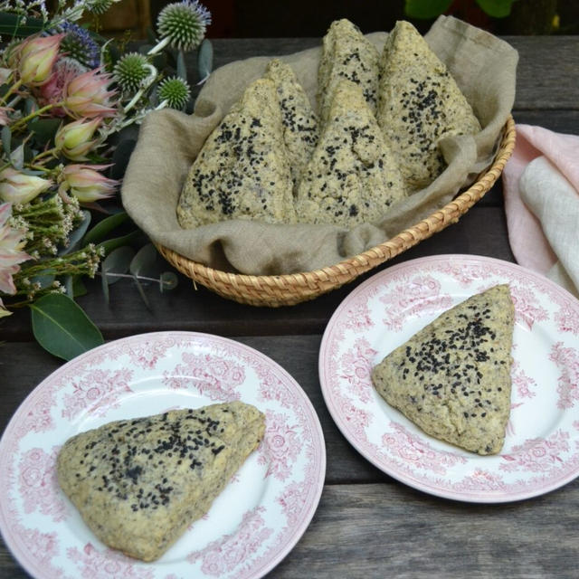 Black Sesame Scones 黒ゴマスコーン