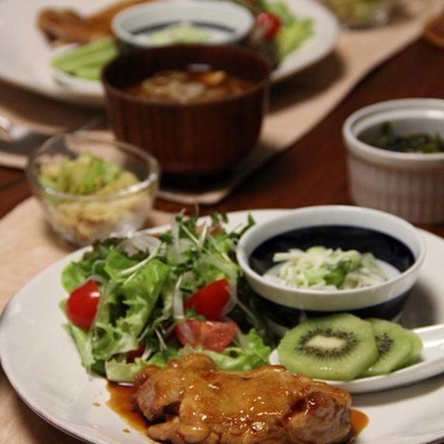 照り焼きチキン・プレート と キャベツのごま和え。