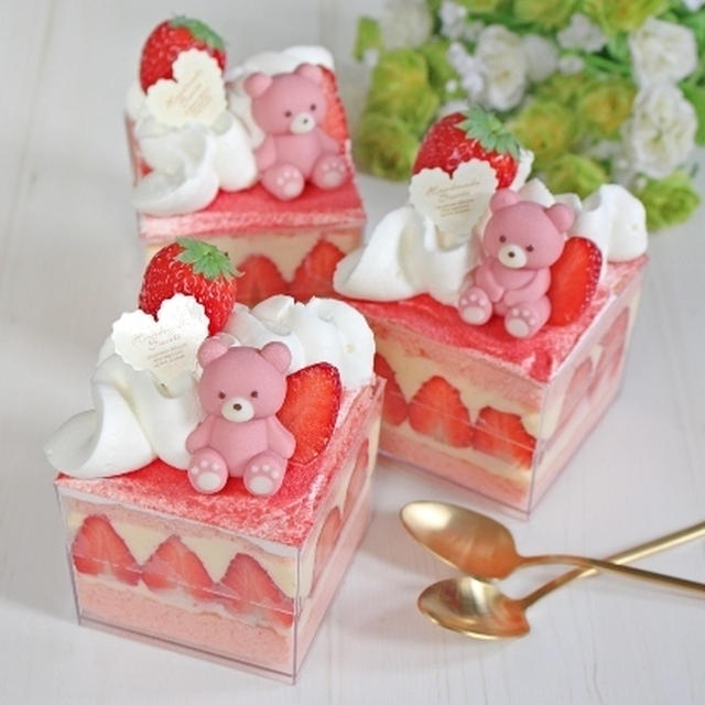 苺のディプロマットケーキとお知らせ！