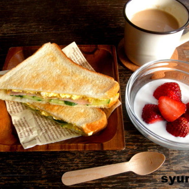 卵とハムときゅうりのトーストサンドで朝ごはん＊ぐりとぐらのコメントについて
