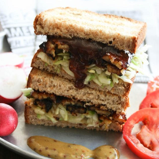 BBQ Tempeh Sandwichテンペサンドイッチ