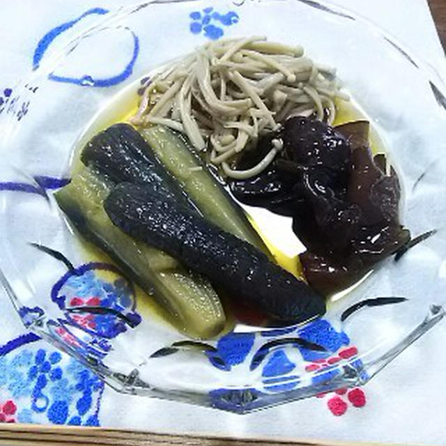 蒸し暑い日にはヒンヤリで・茄子の煮浸し