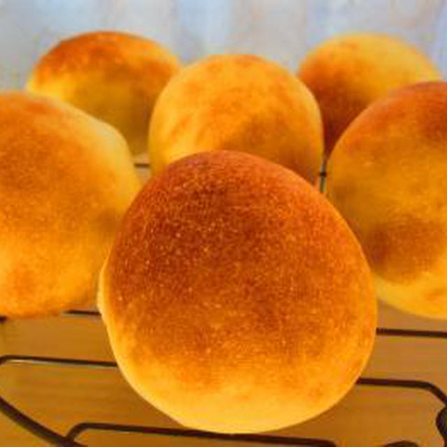 丸ﾊﾟﾝを焼いて、ﾍﾞｰｺﾝﾚﾀｽｻﾝﾄﾞ、こしあん栗ｻﾝﾄﾞ(^^)♪