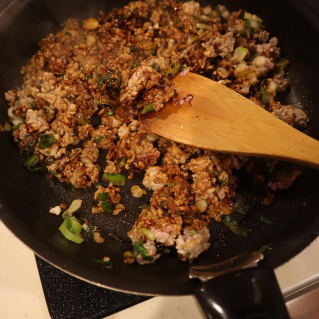 冬休みの親子ランチ「麻婆豆腐丼」