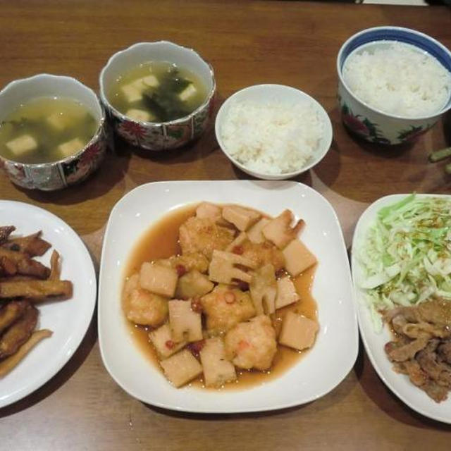 豚肉の生姜焼き　エビ団子の煮物　さつま揚げの煮物　おみそしる