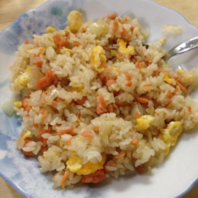 スモークサーモンでチャーハン