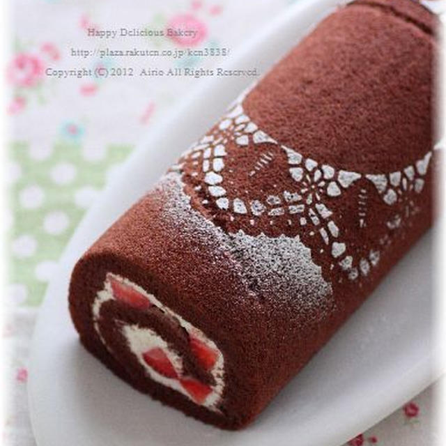 今度こそ最後のイチゴでチョコロールケーキ♪