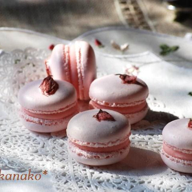 桜と苺のマカロン By Kanakoさん レシピブログ 料理ブログのレシピ満載