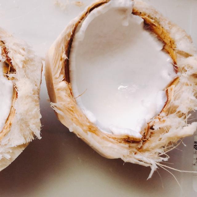 ココナッツを食べました　ヤングココナツ　ブームが去ったナタデココ　ココナッツの効能効果